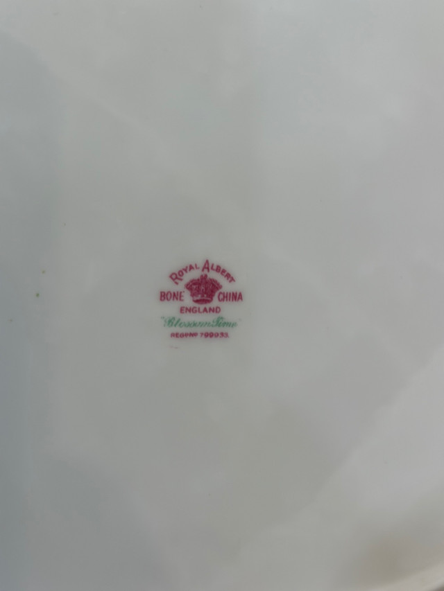 Huge Blossom Time Royal Albert Serving platter- Bone China made  in Kitchen & Dining Wares in Oakville / Halton Region - Image 3