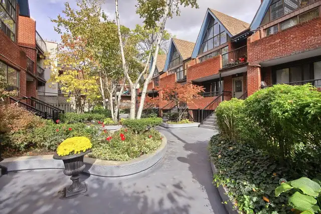 Downtown: 2 Beds 1 Bath Apartment