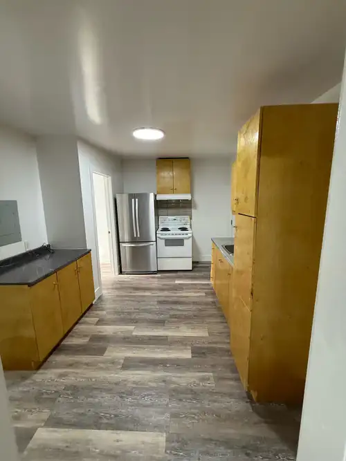 Welcome groups students Available Immediate The apartment 4 bedrooms and 1 bathroom. The apartment f...