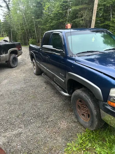 Got a 2000 sliverado I’m parting out the box is gone and some body panels are too Has a 5.3 LS have...
