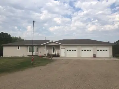 ROOMS AVAILABLE TO RENT NEAR MOOSOMIN/ROCANVILLE AREA