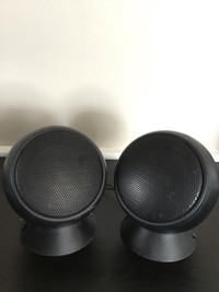 Round bookshelf speakers