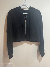 Black cropped zipper hoodie m, sz XL (fits a large too)