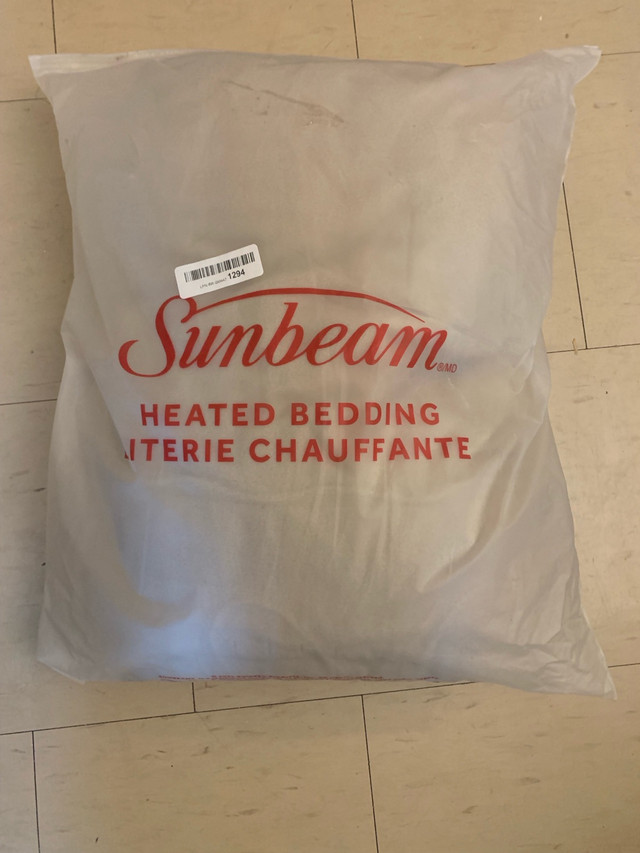 BRAND NEW NEVER BEEN USED Heated Blanket by Sunbeam in Bedding in City of Toronto