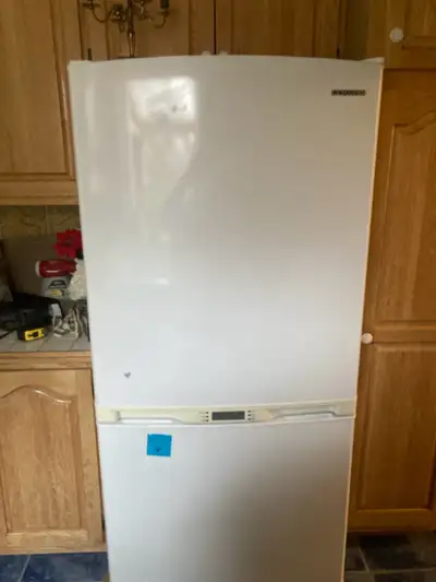 Frigo Samsung – congélateur en bas – très propre (32”), View more