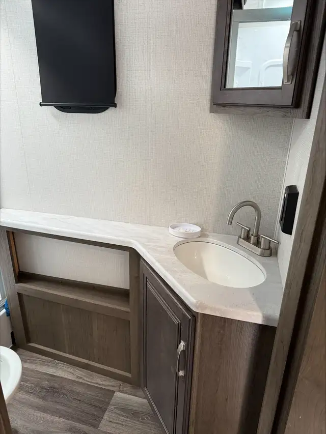 2022 Keystone Cougar Trailer in Travel Trailers & Campers in 100 Mile House - Image 9