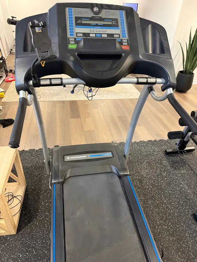 Treadmill and Exercise Bike in Exercise Equipment in Ottawa - Image 3