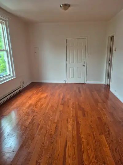 4 1/2 rénové metro Joliette 1395$