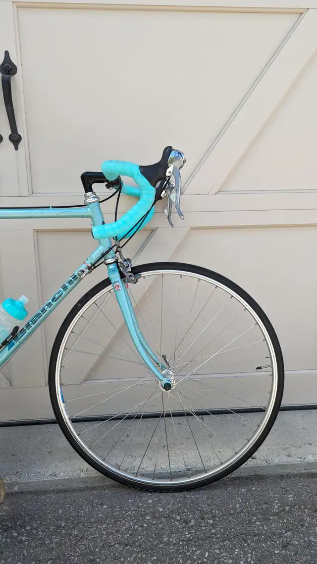 Bianchi Quattro Road Bike in Road in Markham / York Region - Image 5