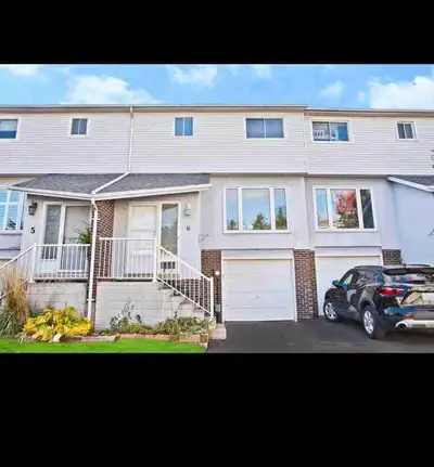 3 Bedroom 2 Bathroom Townhouse for Rent | Downtown Whitby