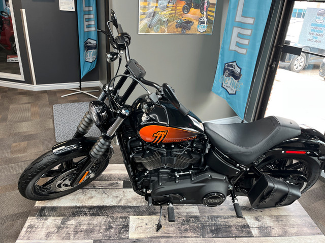 2023 Softail Street Bob 114 - Brand new - Only 11KM - $19,999 in Street, Cruisers & Choppers in Edmonton - Image 3