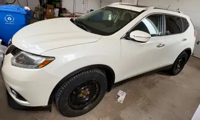SUV 2015 Nissan Rouge SV 4Dr Pure Drive - White with Black upholstery stainless interior, Gasoline,...