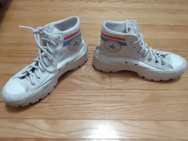 Women's Size US 8.5 Shoes - Converse Chuck Taylor All Star High in Women's - Shoes in City of Toronto - Image 3