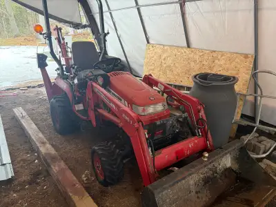 22 hp diesel 2006 Massey Ferguson gc2310 It has 920 hrs on it 4x4 with lock Comes with the quick con...
