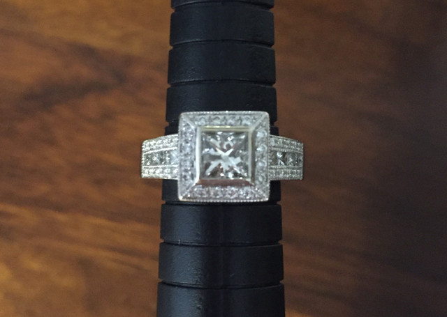 White gold diamond engagement ring dans Bijoux et montres  à Gatineau - Image 4