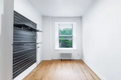 ** English Will follow** Studio directement en face de l’Université McGill, très lumineux, parfait p...