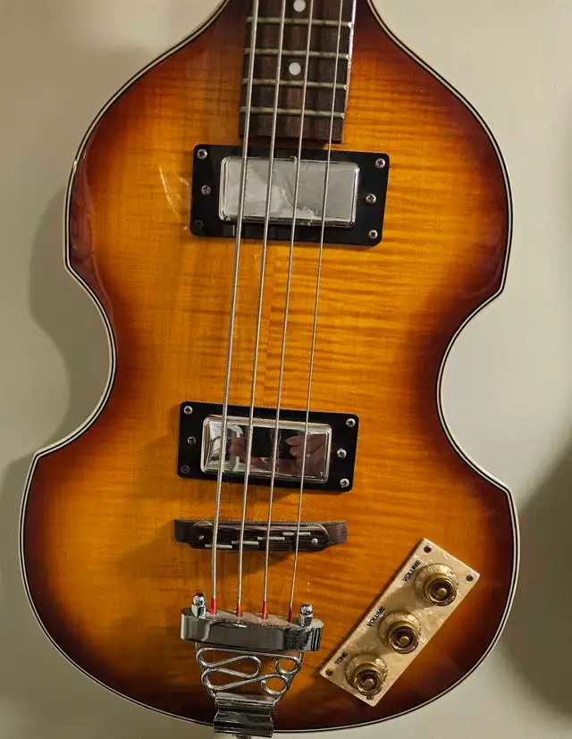 Guitare basse Epiphone Viola + étui rigide in Guitars in Sherbrooke - Image 4