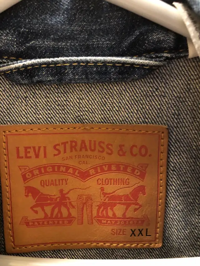Men’s XXL denim Levi’s jacket in Men's in City of Toronto - Image 3