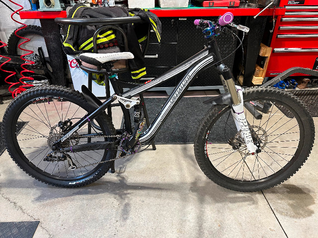 2009 Specialized pitch comp fsr like new $1500 small in Mountain in Edmonton