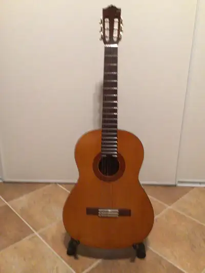 Yamaha C-40 Guitar, View more