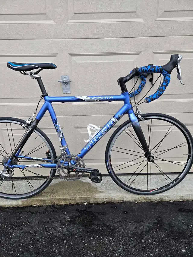 Trek 2200 ZR 9000 road bike  in Road in Barrie - Image 2