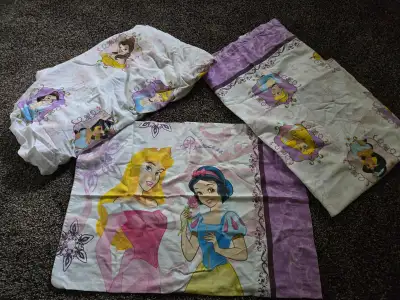 Selling this Disney Princess sheet set for a twin bed. It comes with the pillow case, sheet, fitted...