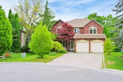 4 Bed 4 Bath Executive Home On Ravine Lot For Lease In Thornhill
