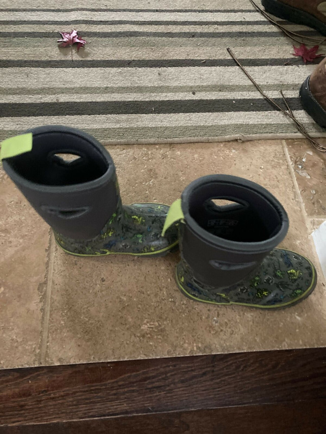 Kids bogs size 10 winter boots in Other in Kitchener / Waterloo - Image 2