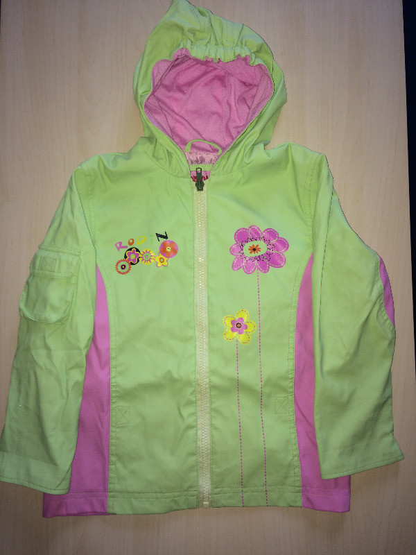 Manteau imperméable rose et vert avec capuchon Rodin, 3X-4 ans dans Vêtements - 3T  à Laval/Rive Nord - Image 2