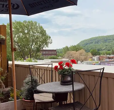 2 Chambres à louer tout équipé dans 5 et demie de 3 chambres sur 2 étages, 2 sdb. Les 2 chambres à l...