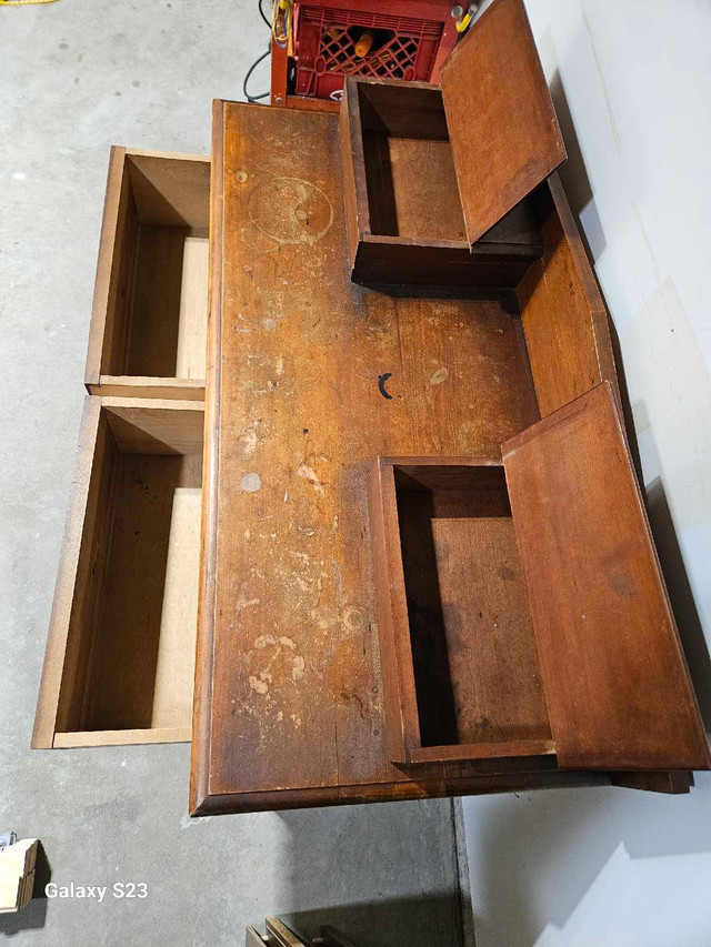 Antique %100 Solid Wood Dresser  in Dressers & Wardrobes in Kitchener / Waterloo - Image 4