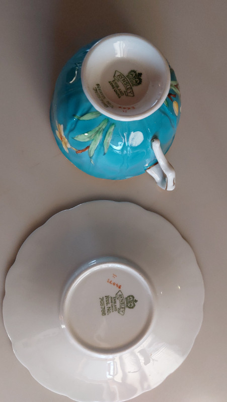 Royal Vale Bone China Made in England Tea Cup and Saucer in Arts & Collectibles in Vernon - Image 4