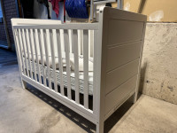 baby crib with mattress