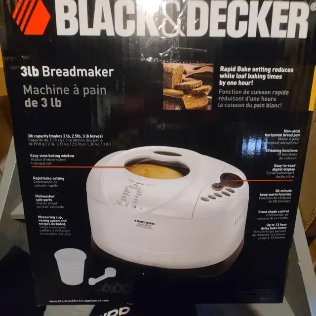 Black & Decker 3lb bread maker. Like NEW.535727084845803521