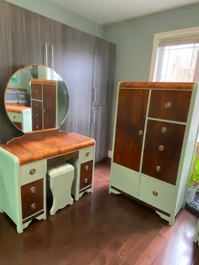 Ensemble de meubles anciens 1940-50, 3 belles pièces avec veinage superbe huilé et peintes vert doux...
