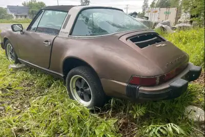 a vendre 1978 porsche 911 targa super carrera pas de rouille complet a l’expetion de la mecanique ,...