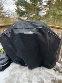 Moving sale ! Bbq comes with cover and tank of propane