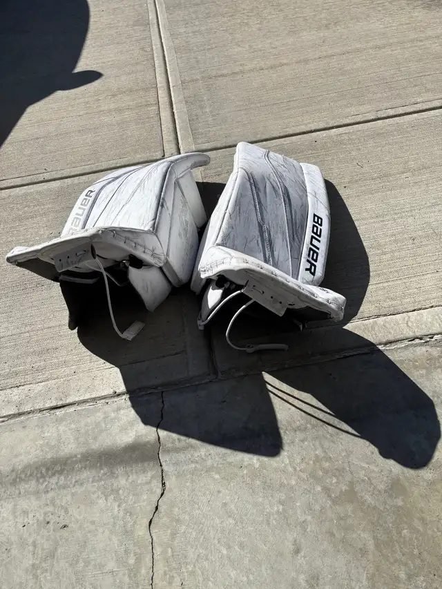 Bauer Goalie Pads, Glove and Blocker INT in Hockey in Calgary - Image 5