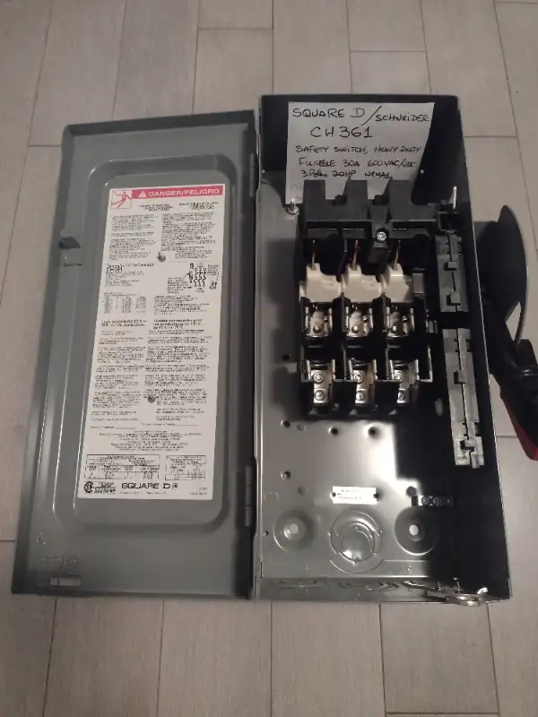 SQUARE D CH361 Safety switch fusible 30A 600VAC/DC 3 Poles 20HP in Electrical in Laval / North Shore - Image 3
