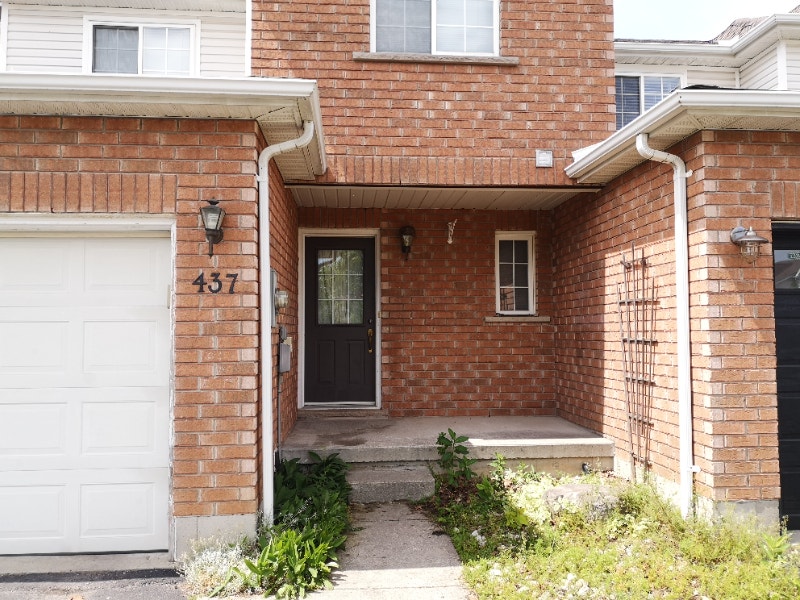 Beautiful Townhouse for Rent in Laurelwood Waterloo Long Term Rentals