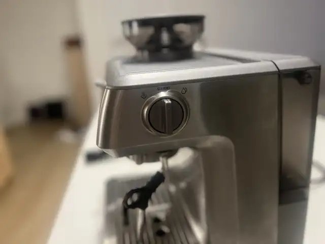 ☕ Breville Barista Express Espresso Machine in Coffee Makers in Ottawa - Image 3