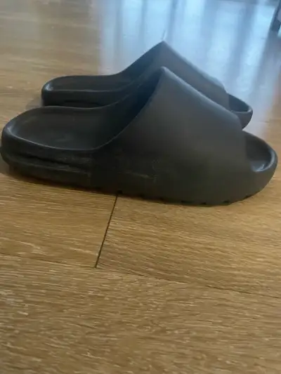 Yeezy Slides Onyx, View more