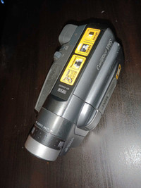 JVC Camcorder compact VHS GR-AXM310 (AS-IS)
