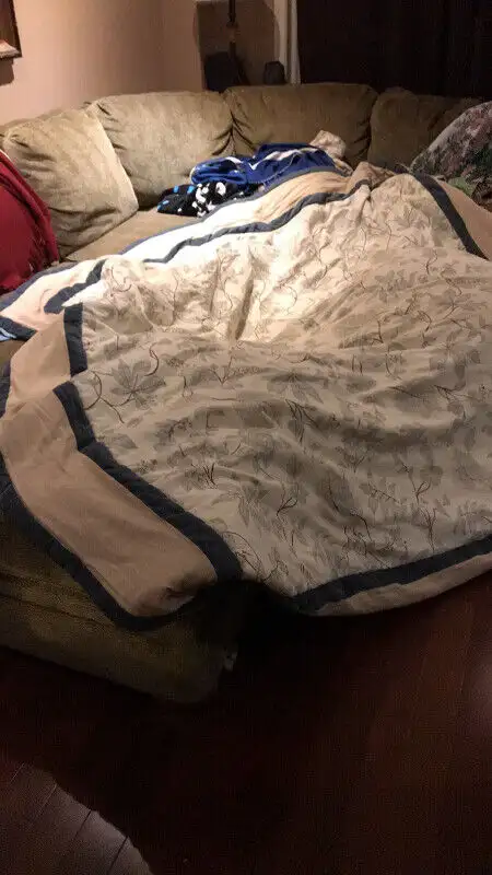 Queen size blanket in Bedding in Peterborough - Image 2