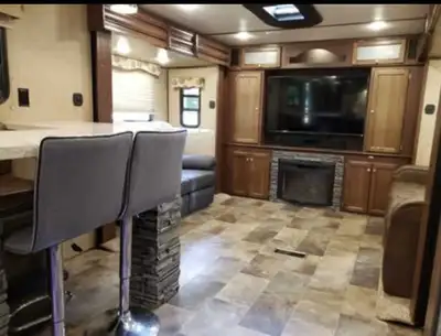 2017 Keystone Sprinter 332DEN Spacious, well-maintained travel trailer that truly feels like a home...