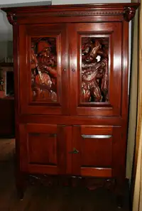 Magnifique armoire exculsive et unique sculptée à la main