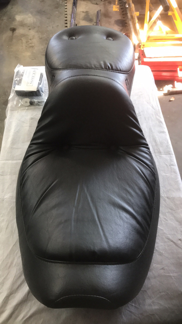  Harley Davidson Dyna wide glide seat  in Motorcycle Parts & Accessories in Strathcona County
