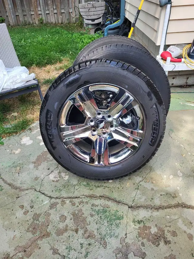 2014-2019 Chevy Silverado tire set in Tires & Rims in Oshawa / Durham Region - Image 2