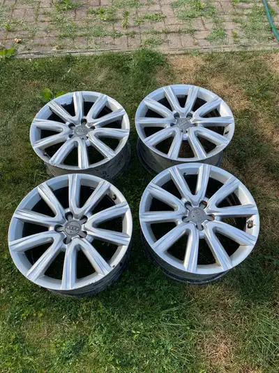 Selling my 18in oem Audi rims, came off my 2012 Audi a6 5x112 18inch by 8inch diameter. No bends or...