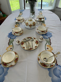 Old Country Roses Royal Albert England Bone China collection 